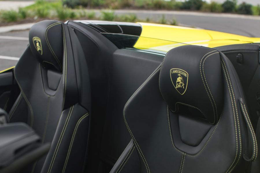 Детали интерьера Lamborghini Huracan Spyder LP580-2 2017 года  (AU) (фото 13 из 13)
